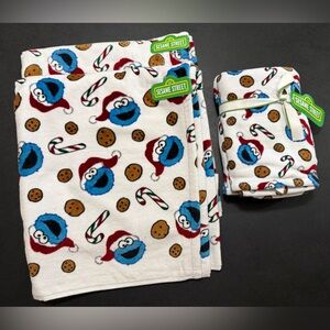 Sesame Street 4 Pc Santa Cookie Monster Towel Set (2Bath, 2Hand) NWT
